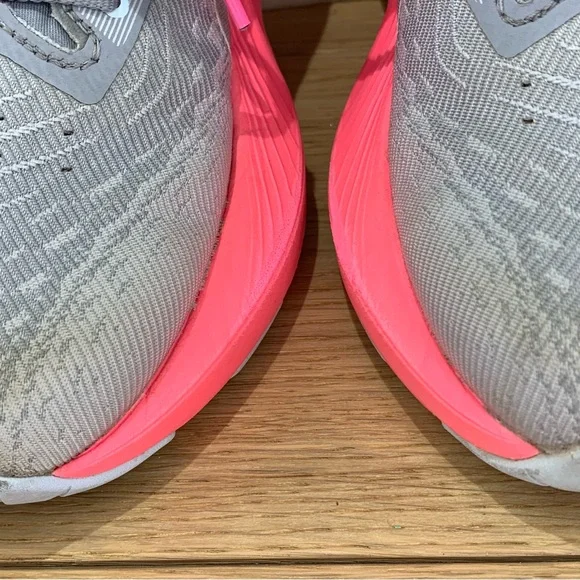 Asics Novablast 4 Sheet Rock/White/Pink Running Shoes Women’s Size 10 - Picture 4 of 10